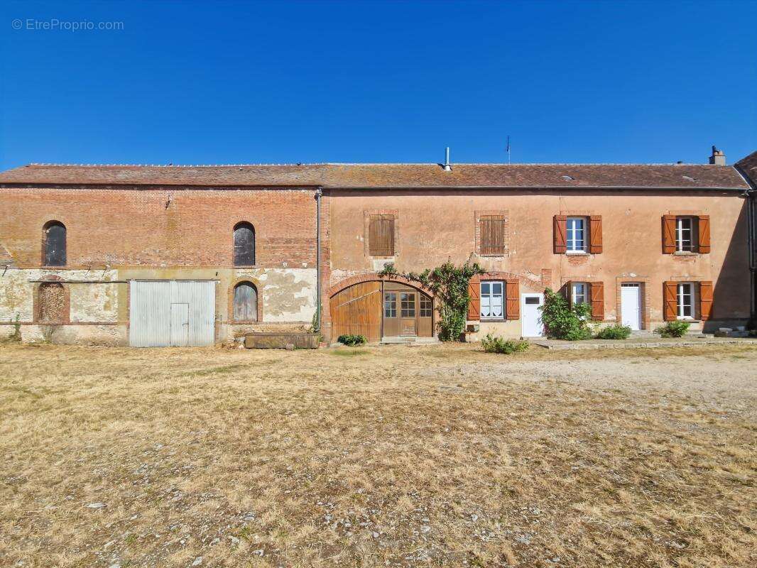 Maison ancienne à fort potentiel – Centre-bourg dynamique  - photo 10