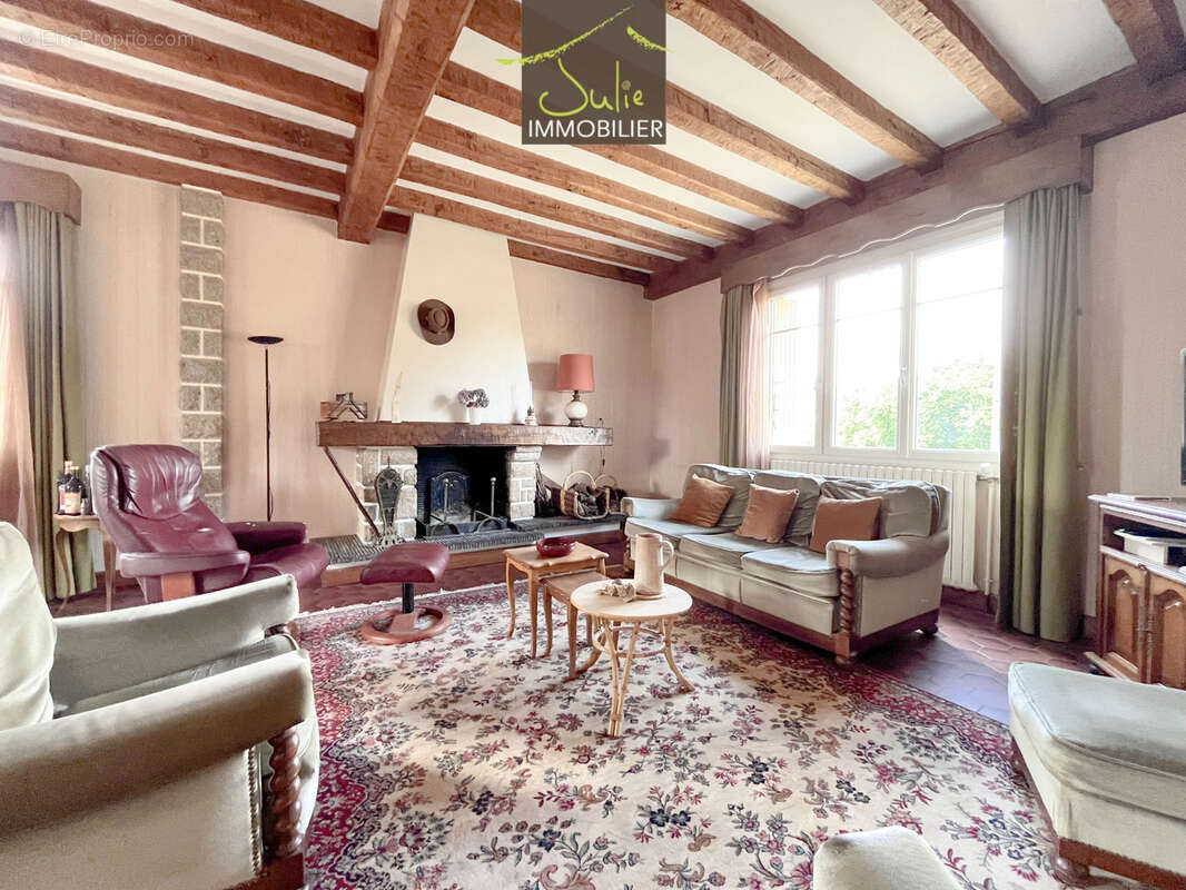 Maison à MONCOUTANT