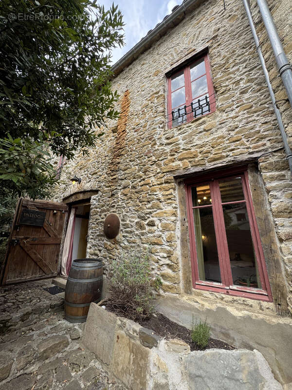 Ensemble immobilier de 3 maisons avec piscine et jardins - photo 32