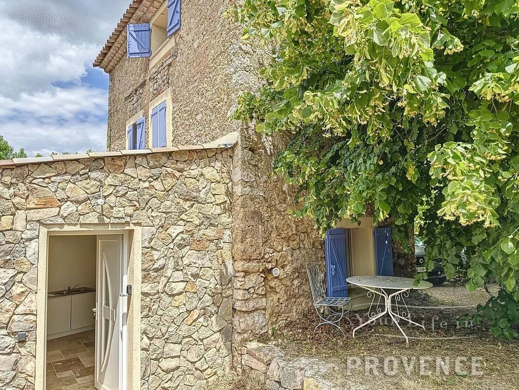 Maison à VILLECROZE