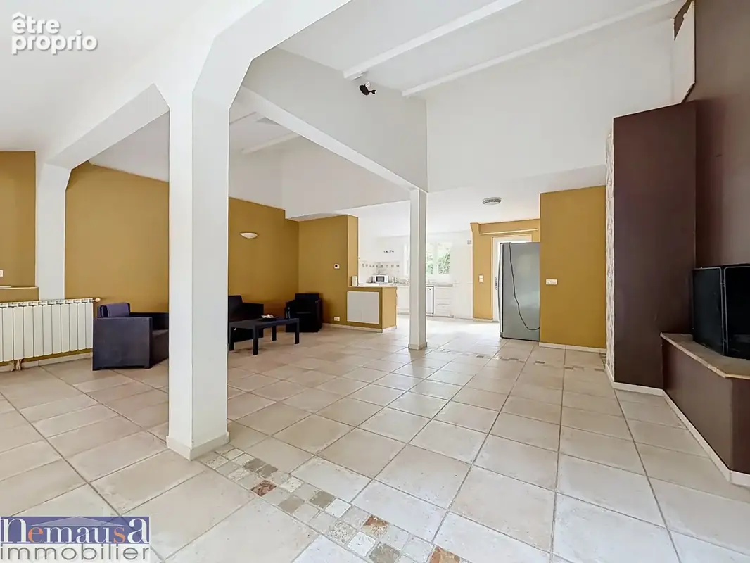 A vendre - nîmes   belle maison de plain-pied de 150 m2 avec piscine sur une parcelle de 2 100 m2 - photo 4