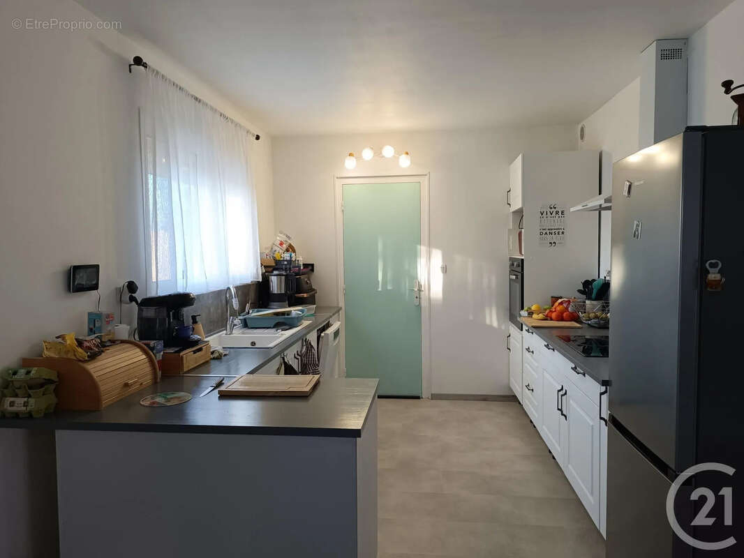 Maison à SAINT-MEDARD-DE-GUIZIERES