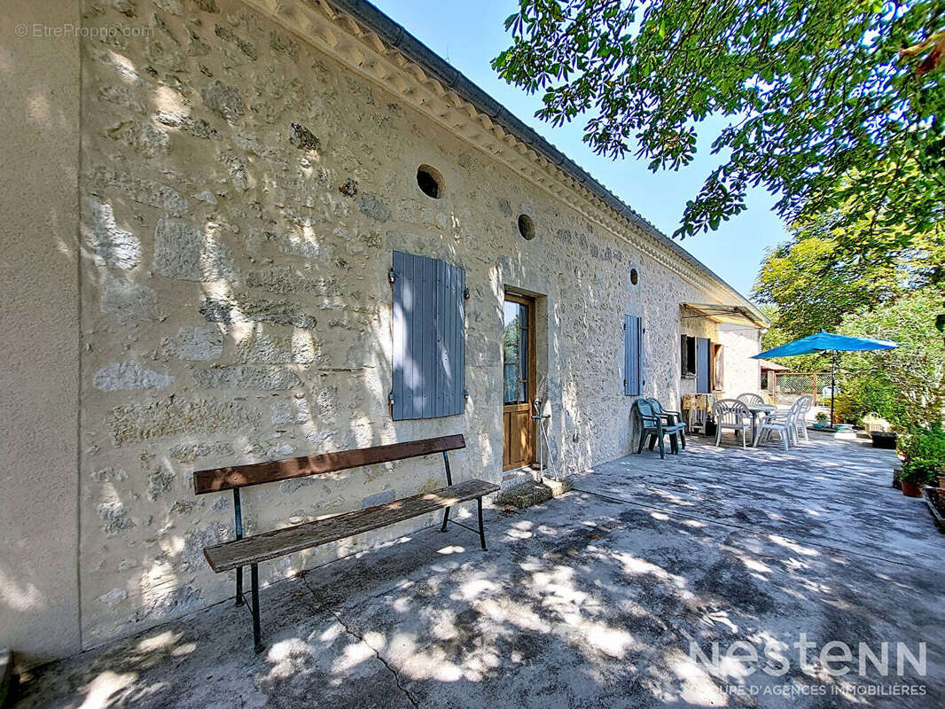 A Vendre Propriété avec Maisons d'habitation, dépendances sur plus d'un hectare à Saint-Mezard - photo 4