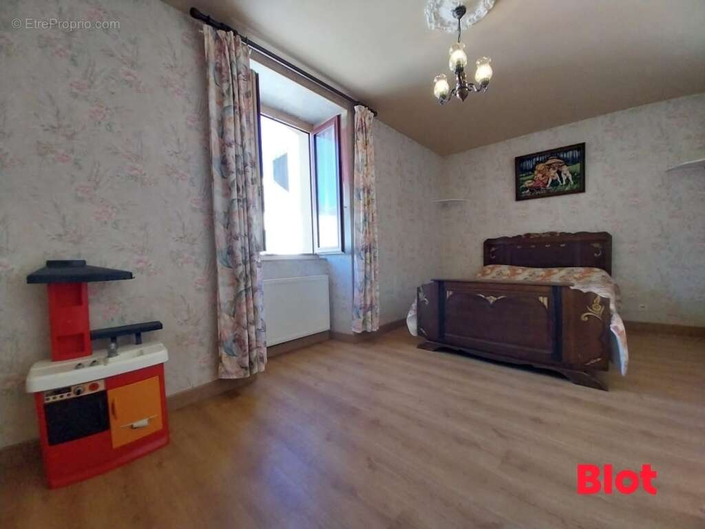 Maison 155 m² à Saint-Sulpice-Des-Landes  - photo 9