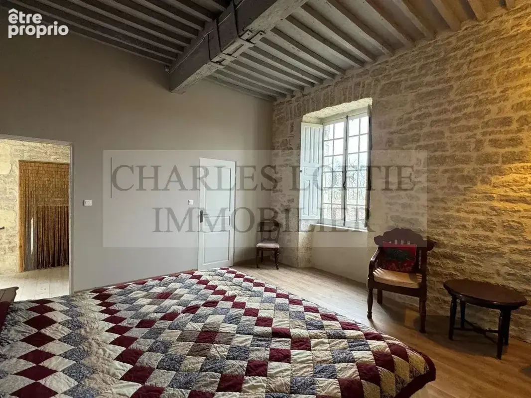 Magnifique et imposante ferme fortifiée du XVIIe siècle, avec dépendances, piscine et terrain de 23 ha, à proximité de Mauroux. - photo 31