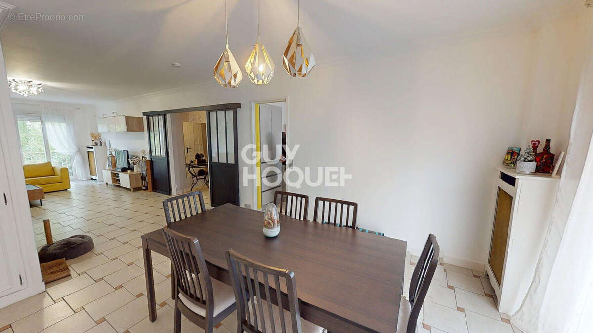 Appartement à LES PAVILLONS-SOUS-BOIS