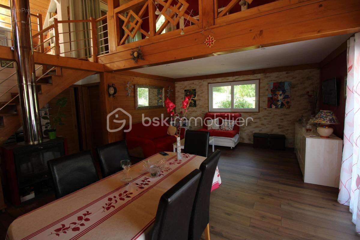 Maison à SAINT-JEAN-DU-BRUEL