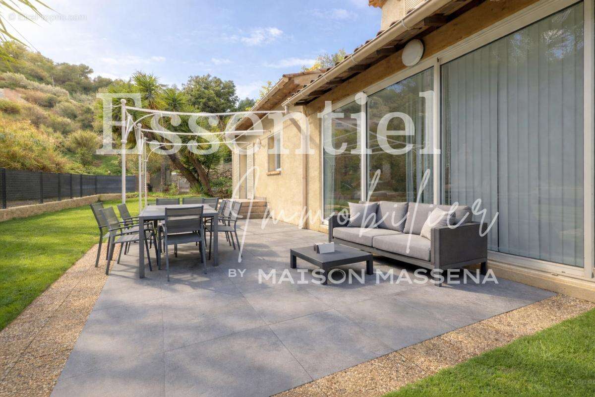 Maison à SAINT-LAURENT-DU-VAR