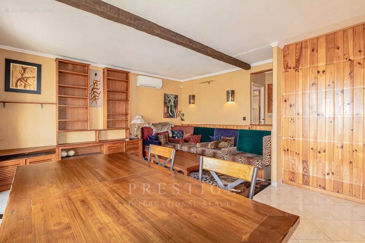Appartement à SAINT-LAURENT-DU-VAR