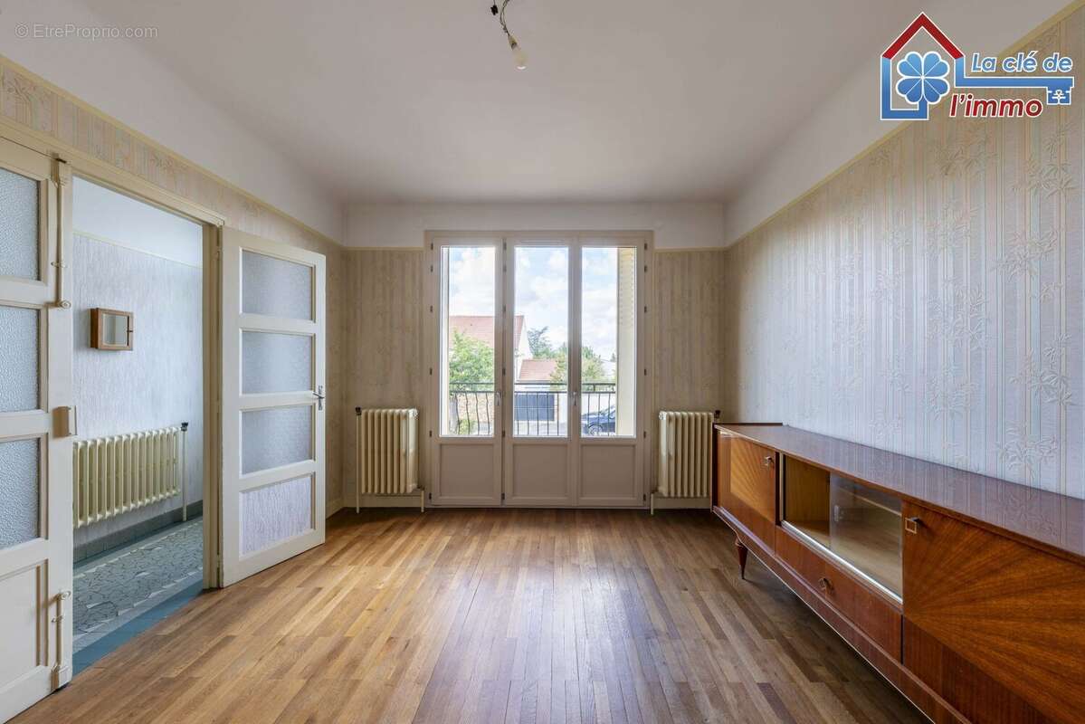 Maison à MOISSY-CRAMAYEL