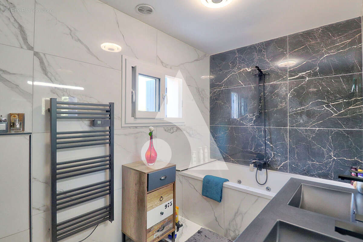 Maison à SAINT-JULIEN