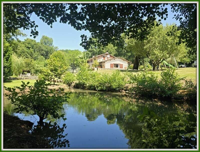 Maison à BRIZAMBOURG