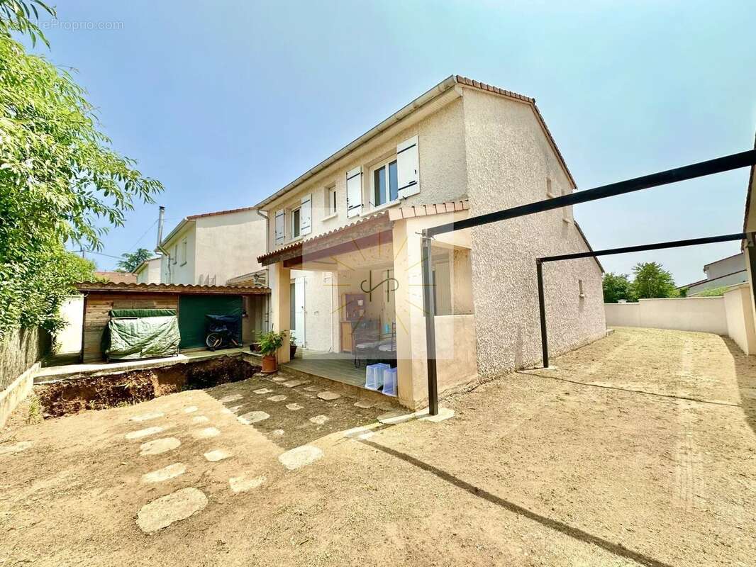 Maison à MONTELIMAR