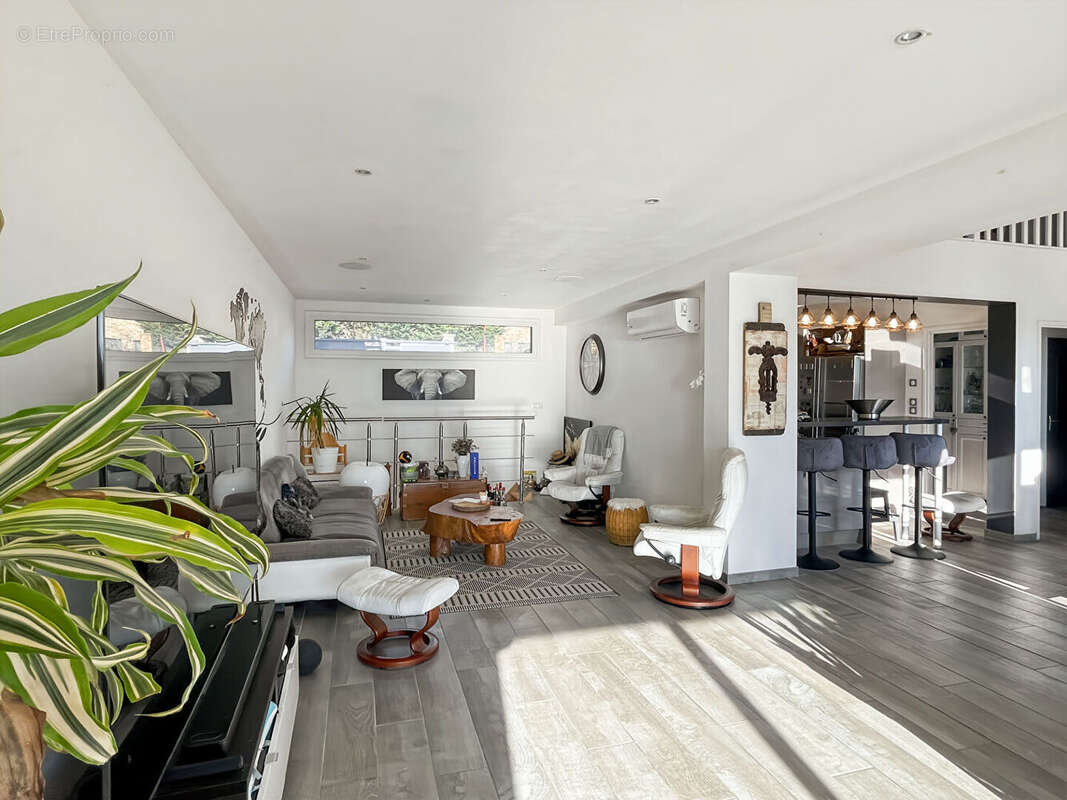 Maison à LINAS