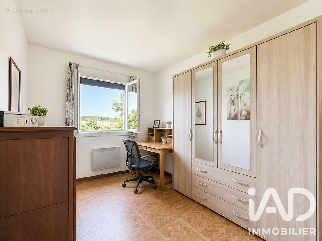Maison 100 m² à Beynes  - photo 7