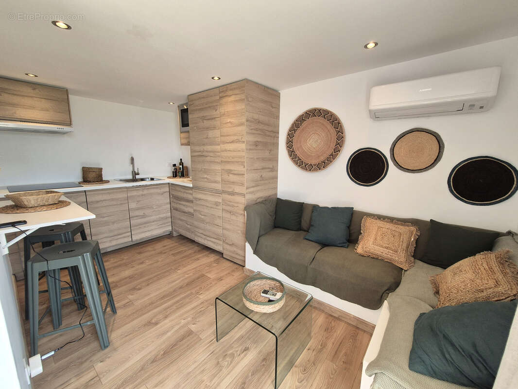 Maison à SAINT-PIERRE-DE-VASSOLS