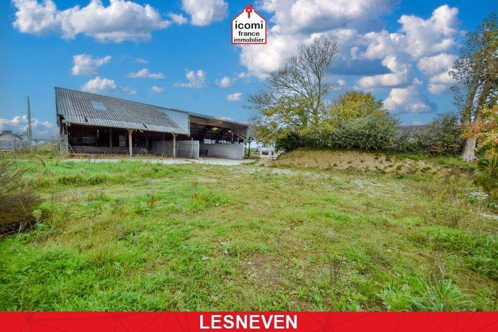Terrain à LESNEVEN