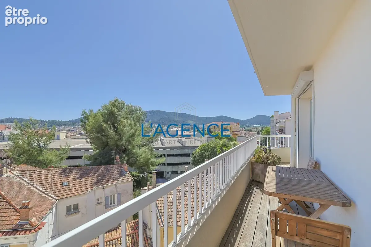 Appartement T4 de 134 m2 avec terrasse de 53m2 en dernier étage avec ascenseur au centre ville de Hyères - photo 3