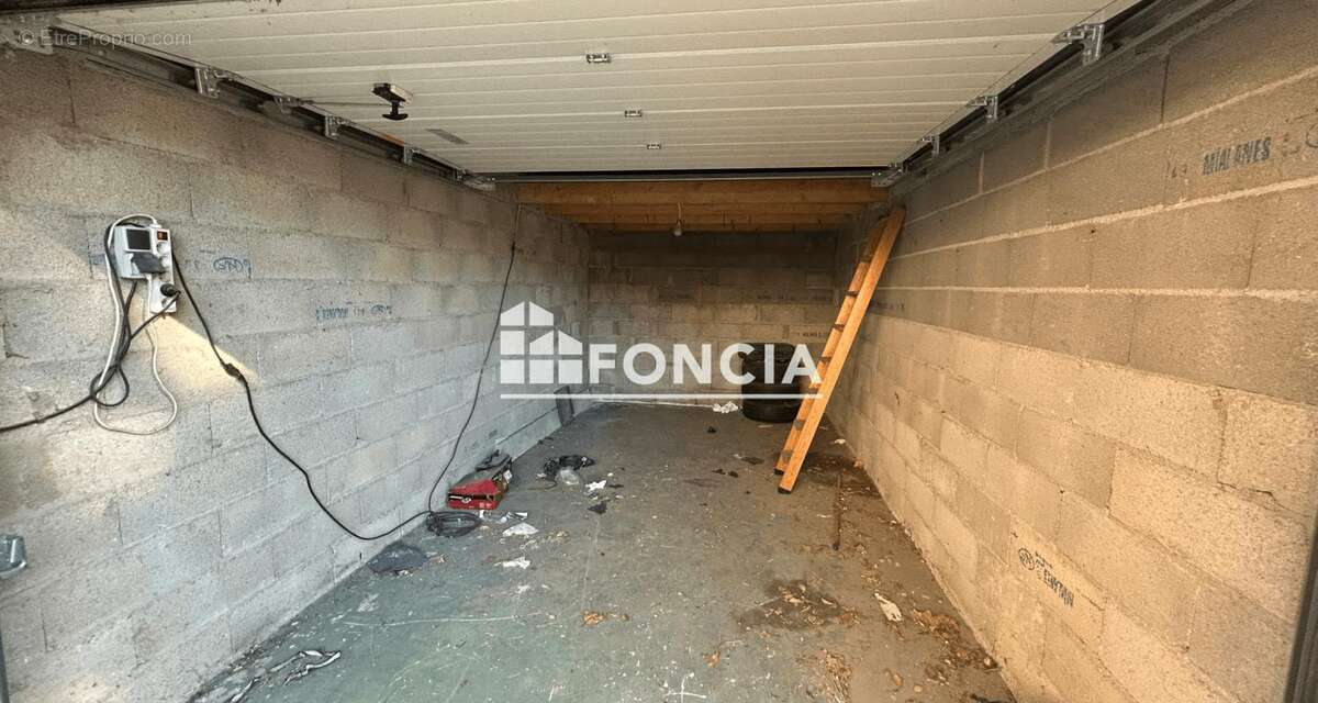 Parking à LE PONTET