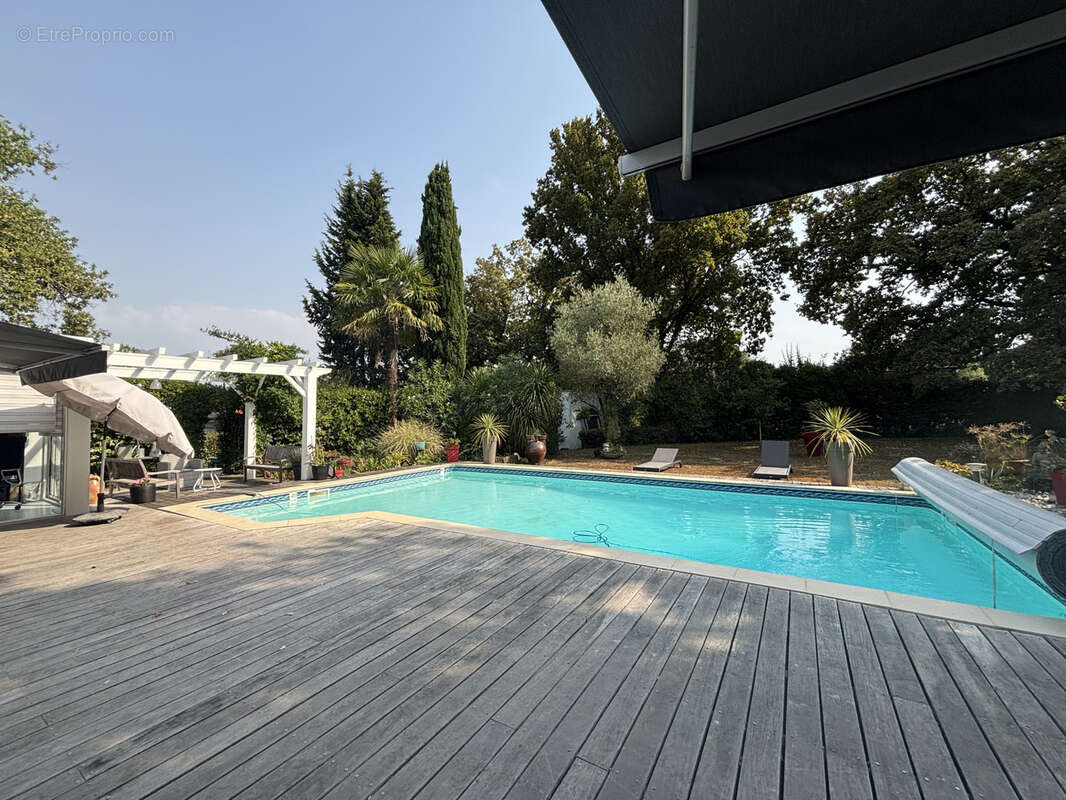 Maison à CARBON-BLANC