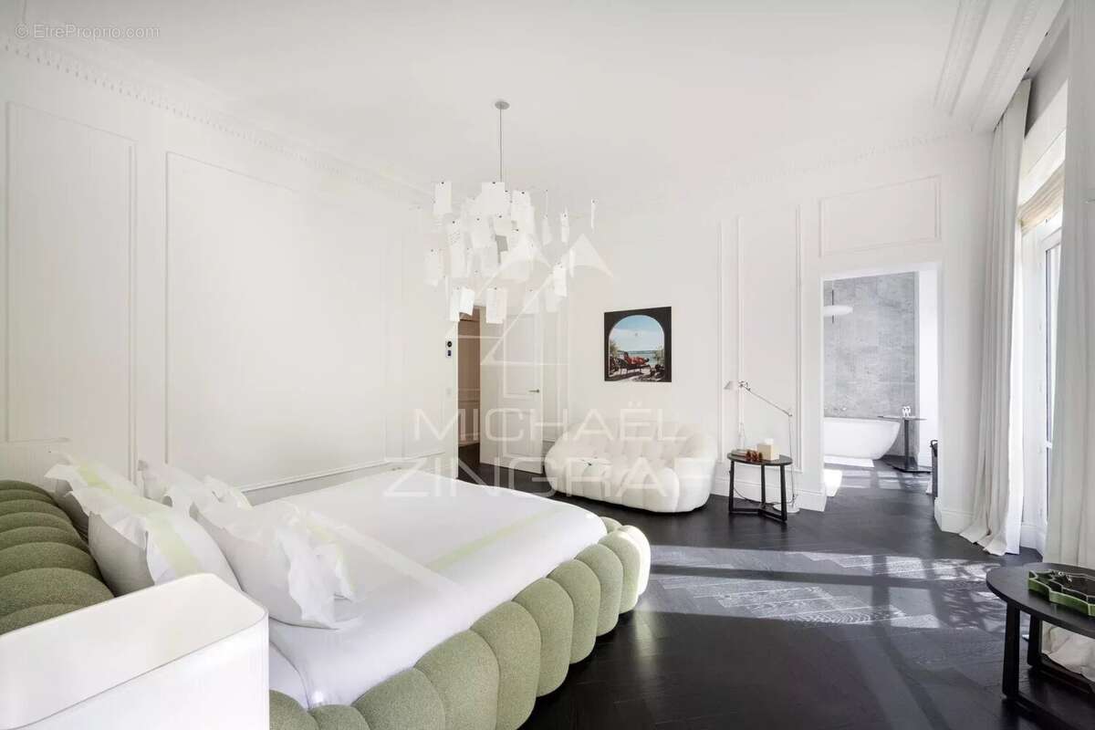 Appartement à PARIS-16E