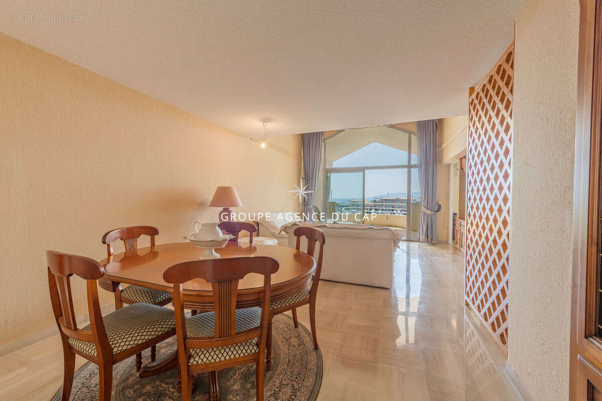 Appartement PORT FRÉJUS  Duplex 115 m² en dernier étage avec terrasse, vue mer, vue port et grand garage - photo 6