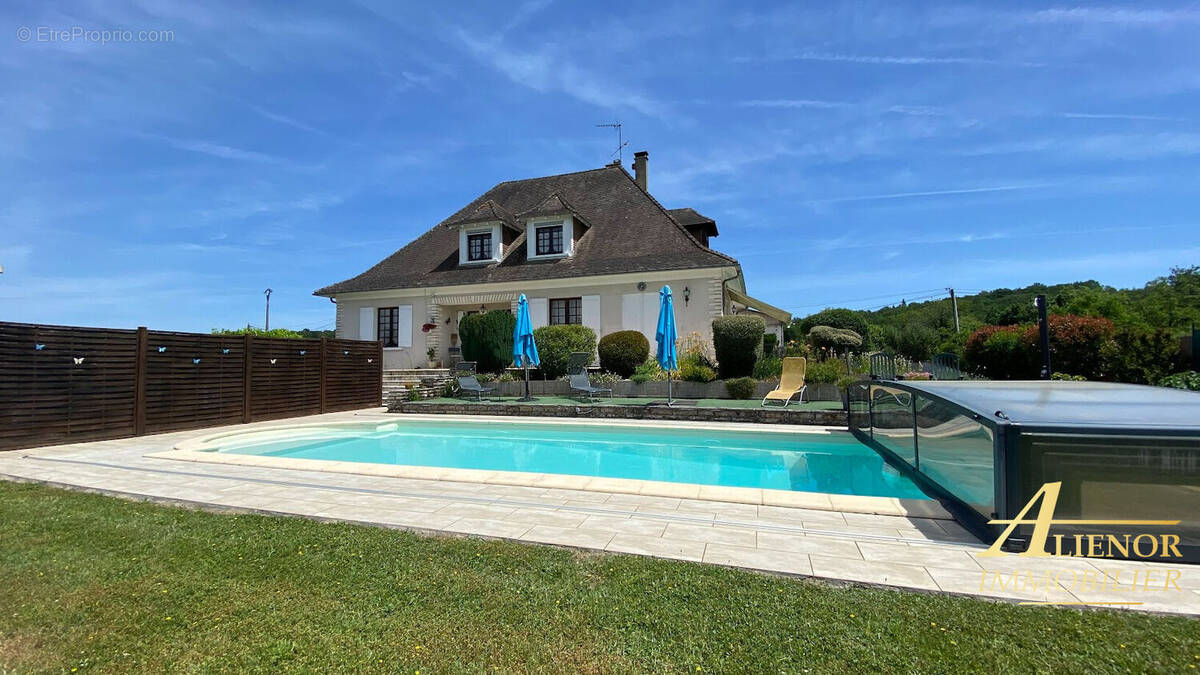 Maison à SAINT-PARDOUX-LA-RIVIERE
