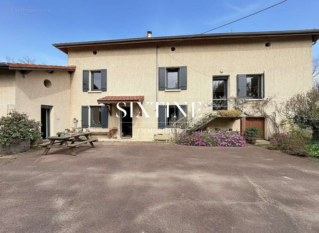 Maison à SAINT-SORLIN-EN-VALLOIRE