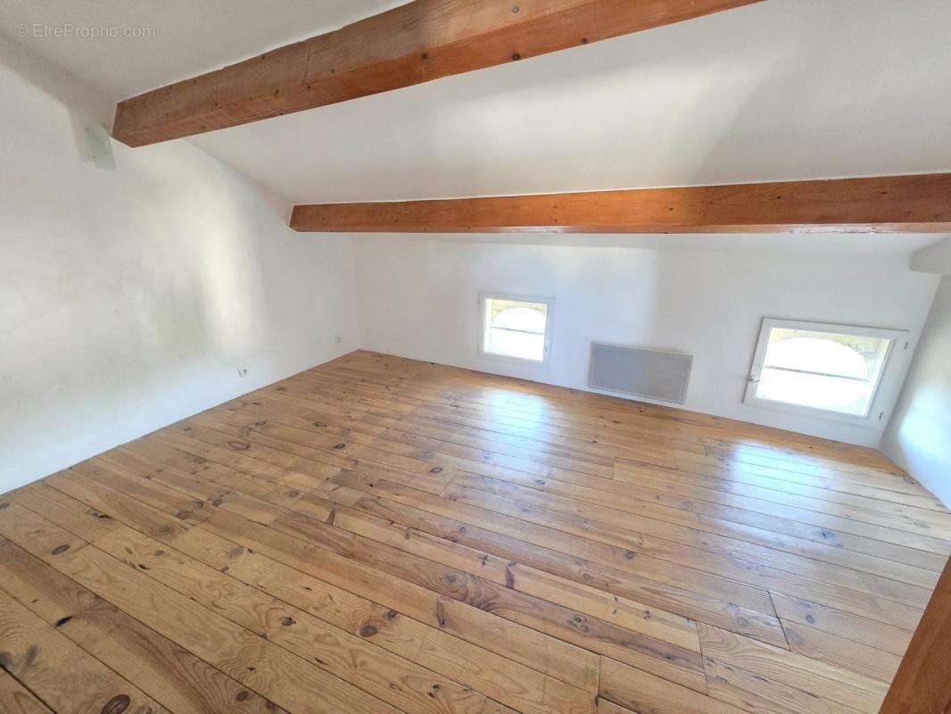 Appartement à MONTAREN-ET-SAINT-MEDIERS