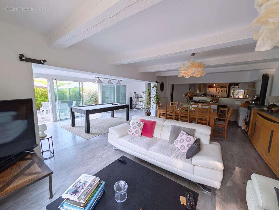 Maison 171 m² à Villecroze  - photo 6