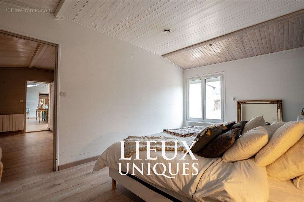 Maison à LA CHAPELLE-SAINT-MARTIN-EN-PLAINE