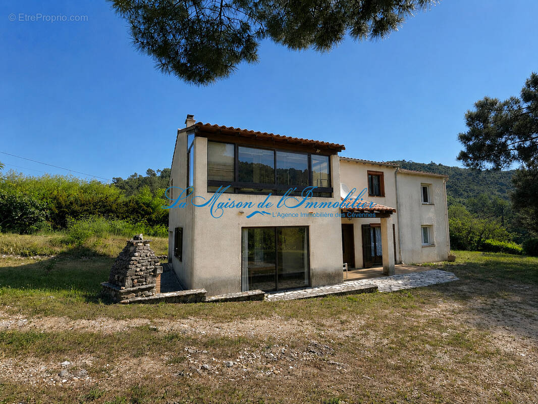 Maison à MEYRANNES