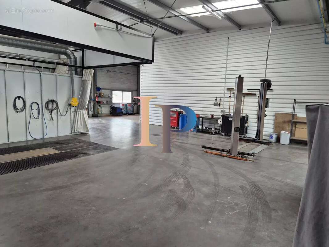 Local industriel et commercial - photo 14