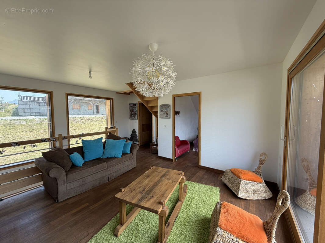 Emplacement idéal pour ce chalet au pied des pistes de ski ! - photo 8