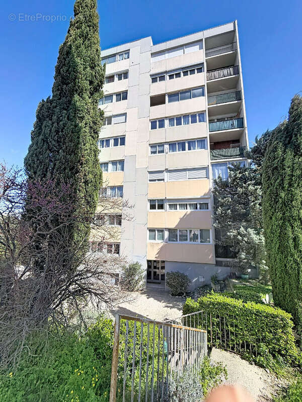 Appartement à VILLENEUVE-LES-AVIGNON