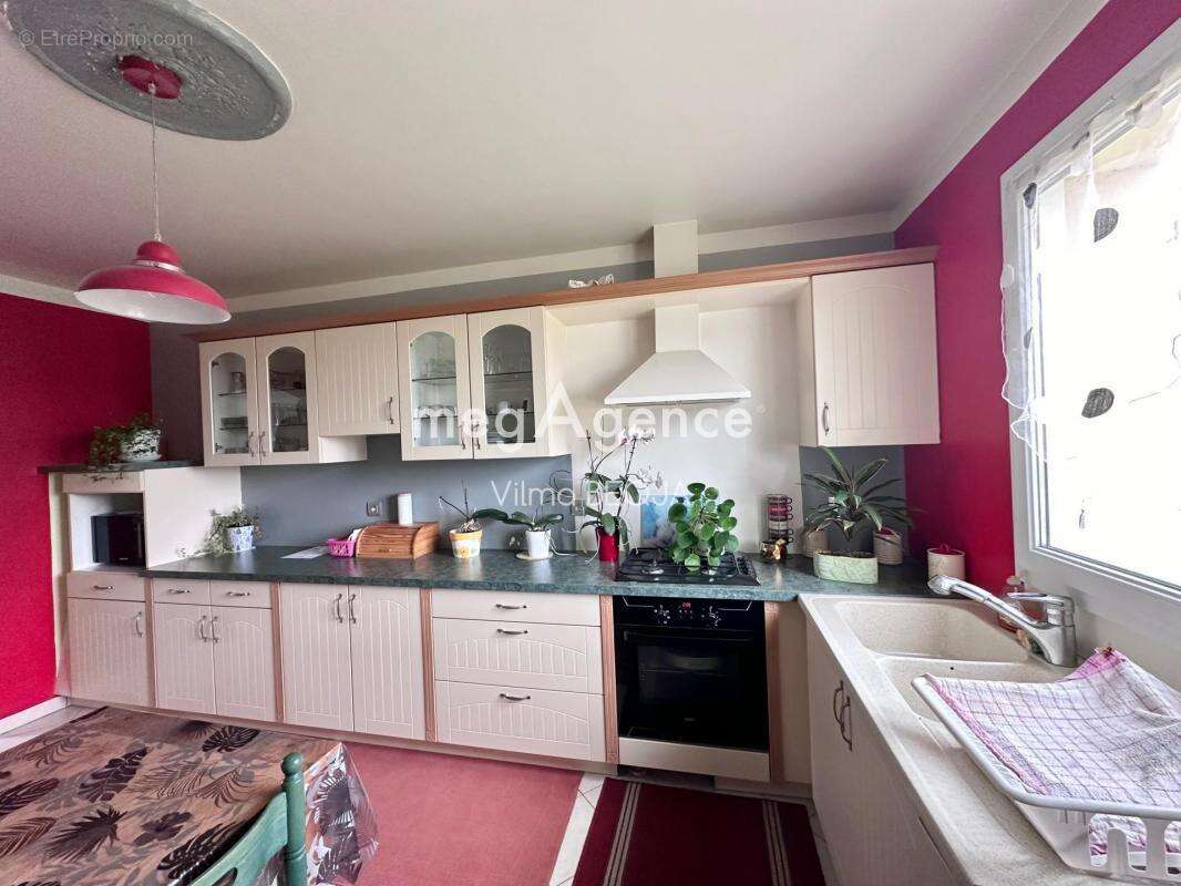 Maison à COURTOIS-SUR-YONNE