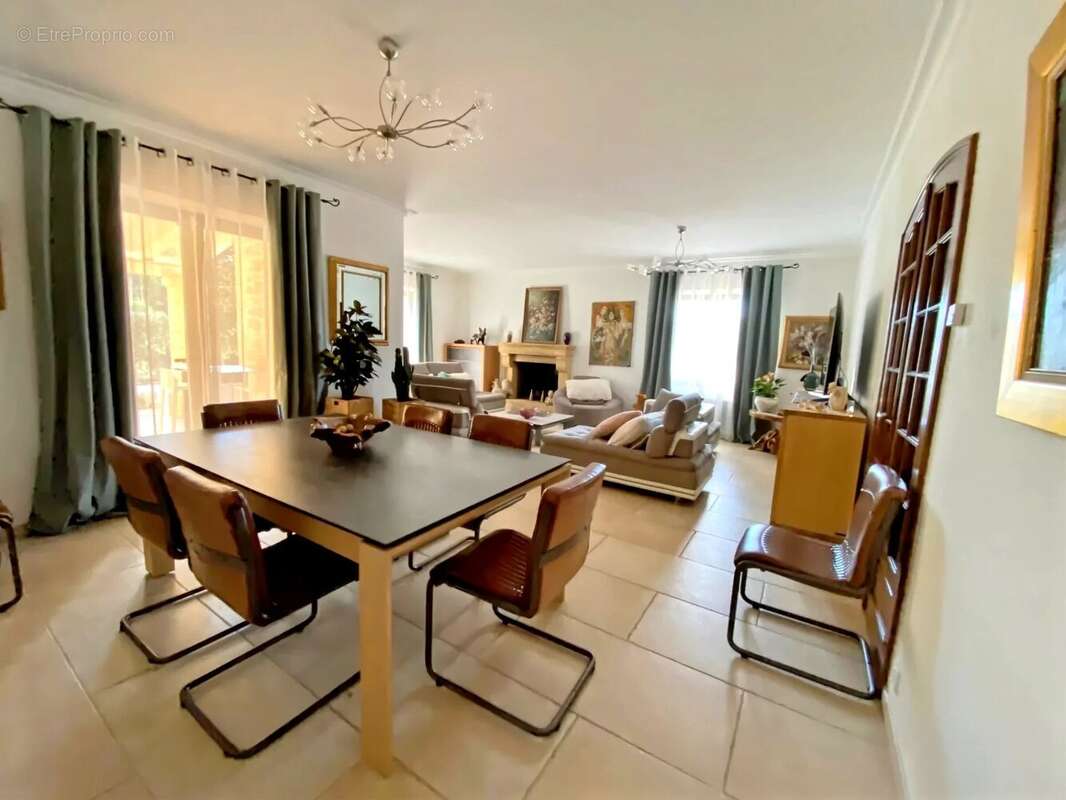 Maison à BAGNOLS-SUR-CEZE