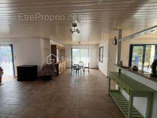Vaste maison d'Architecte de plain-pied avec grenier aménageable sur 1521 m² de terrain - photo 4