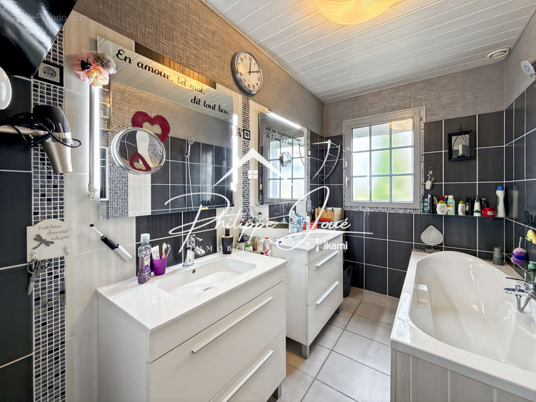 Maison à THORIGNY-SUR-OREUSE