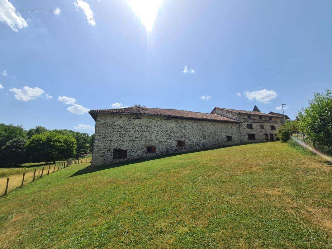 Maison en pierre 7 pièces – 230 m² – Dépendances 170 m² – Terrain 14 504 m² – Saint-Paul - photo 19