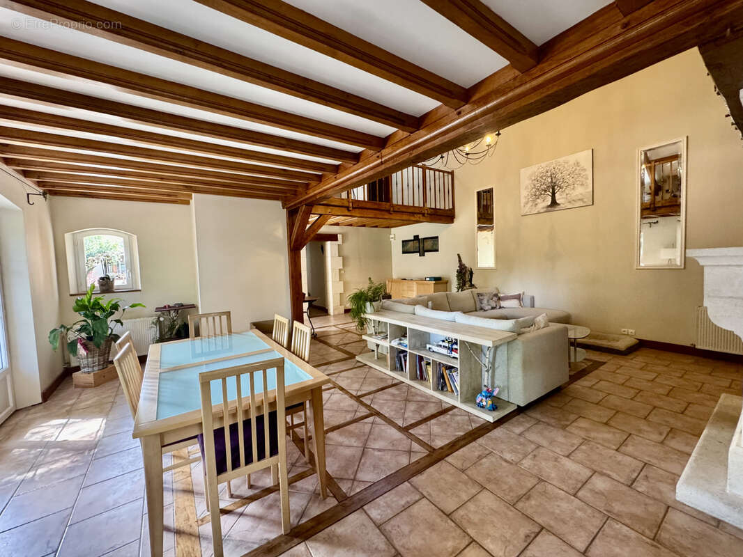 Maison à HOUDAN