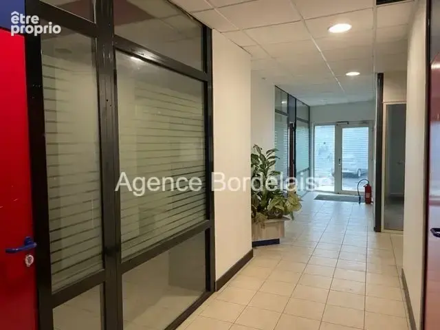 Commerce 620 m² à Floirac  - photo 2