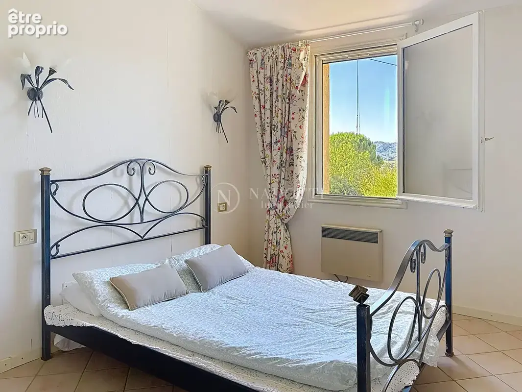 Lauris - Propriété avec piscine et dépendance sur 3300m2 de terrain. - photo 13