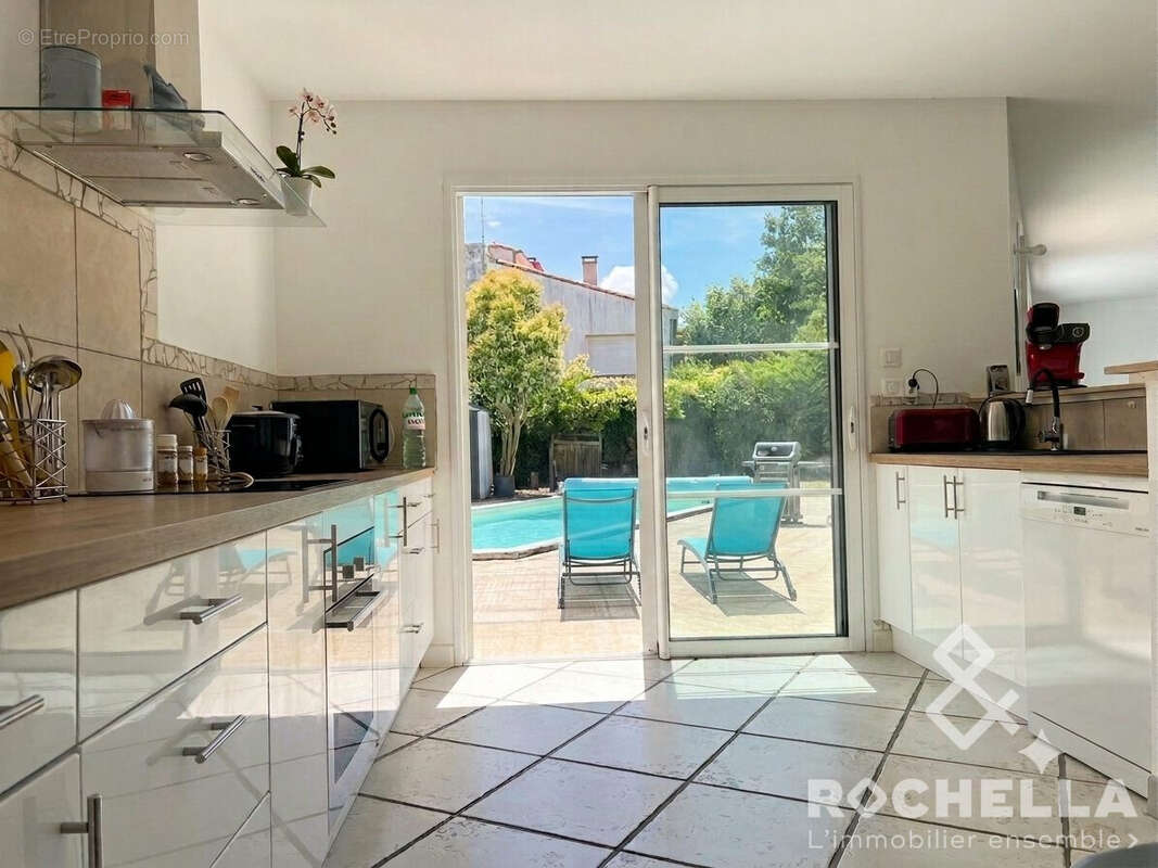 Maison 163 m² à Dompierre-Sur-Mer  - photo 2