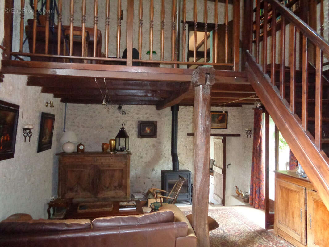 Maison 183 m² à Aubeterre-Sur-Dronne  - photo 7