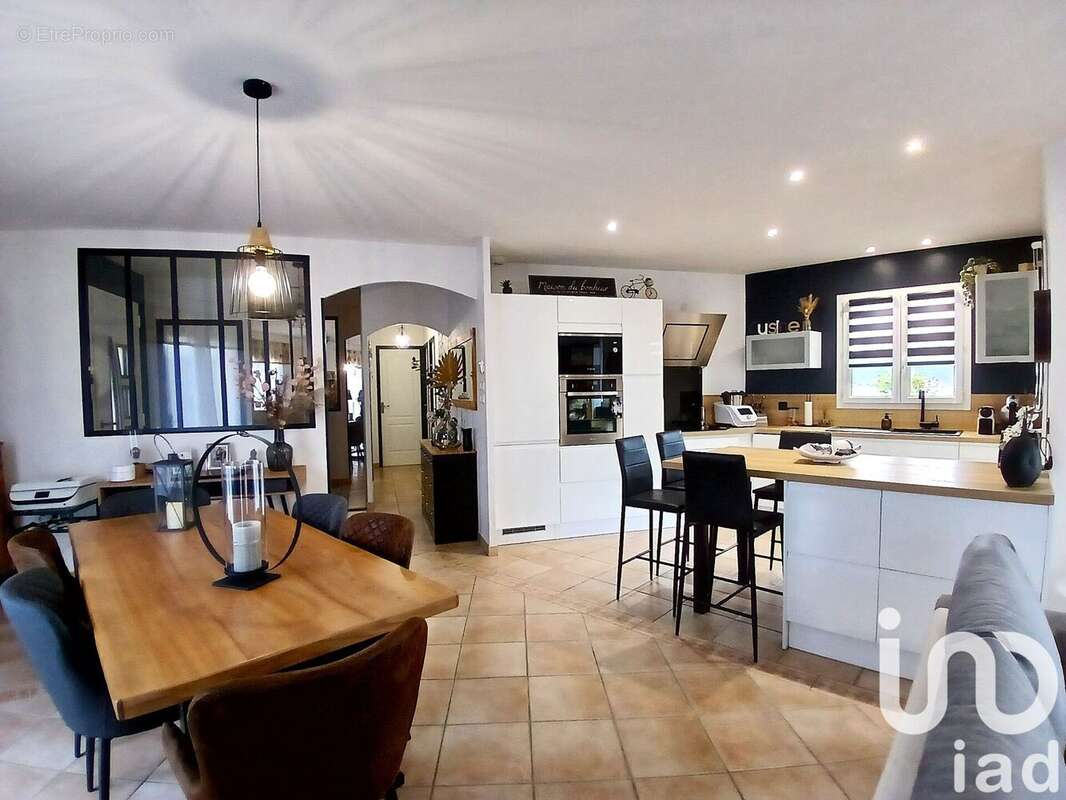 Maison 110 m² à Angeville  - photo 7