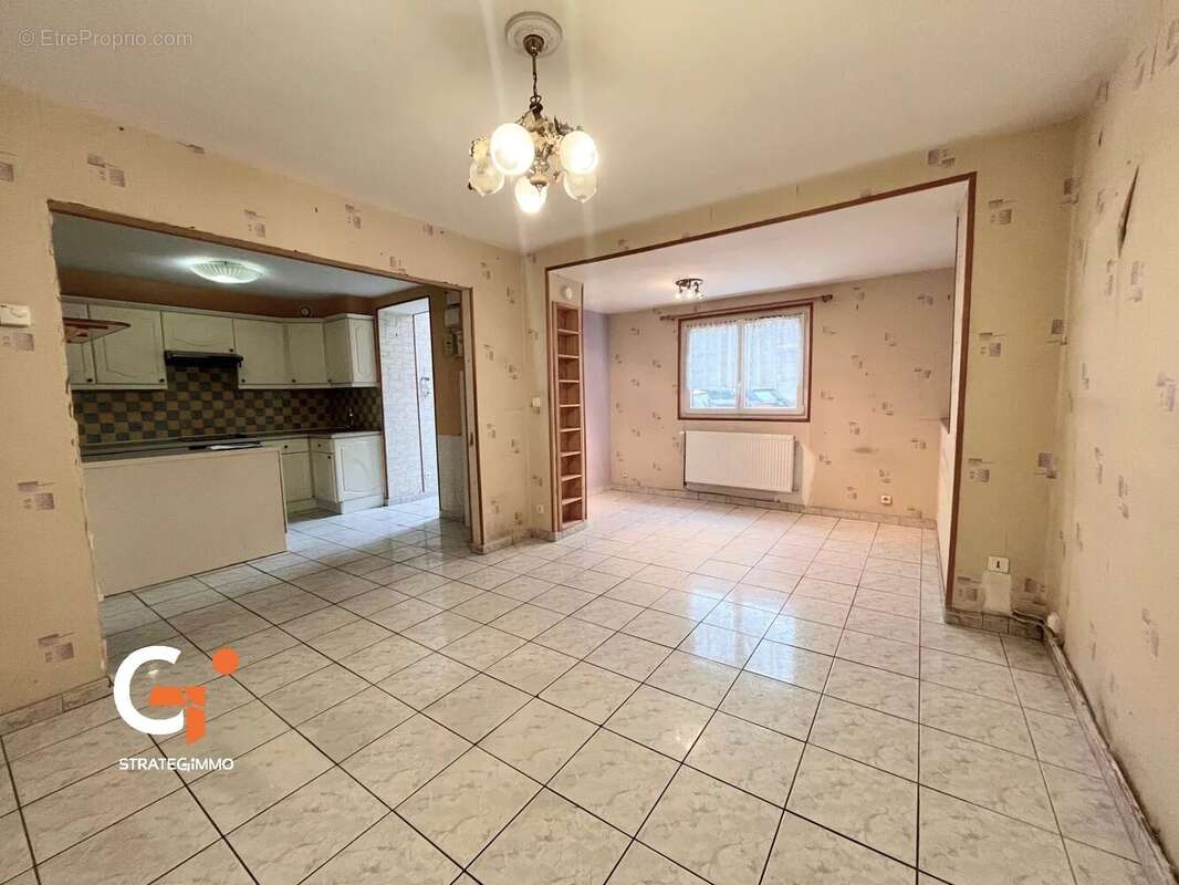 Maison à SAINT-ETIENNE-DU-ROUVRAY