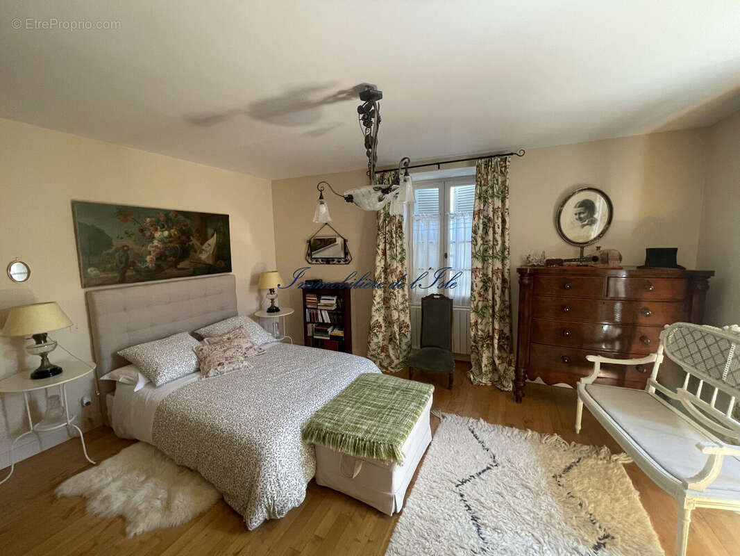 Maison à CHAMPAGNAC-DE-BELAIR