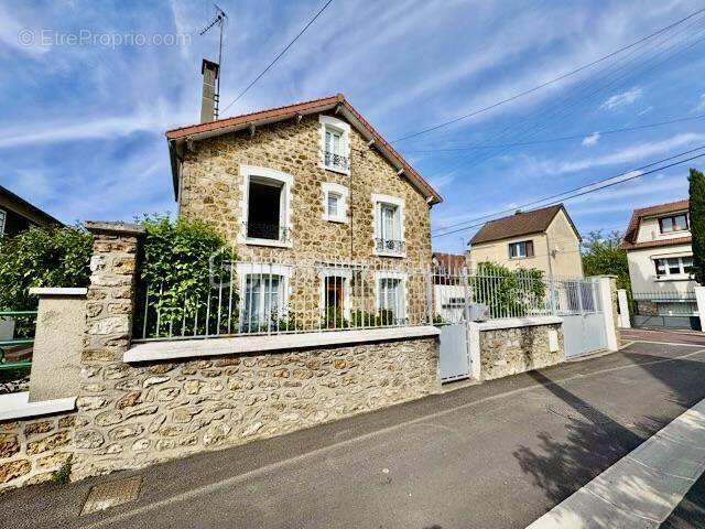 Maison à JUVISY-SUR-ORGE