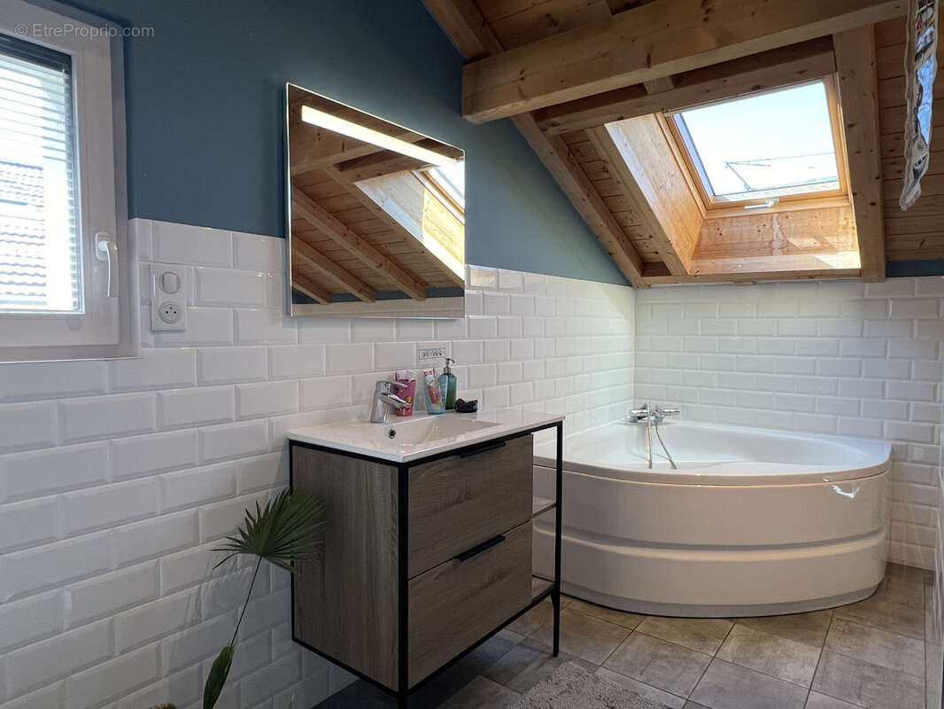 Maison à COLLONGES-SOUS-SALEVE